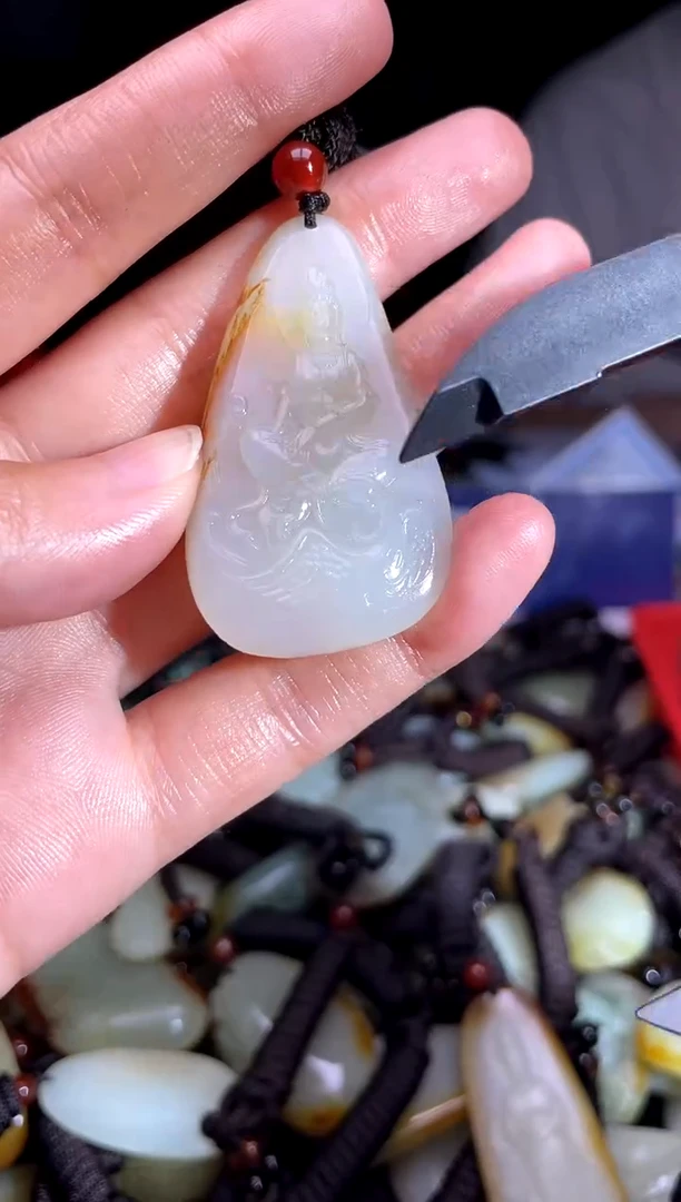 和田玉未镶嵌颈饰1