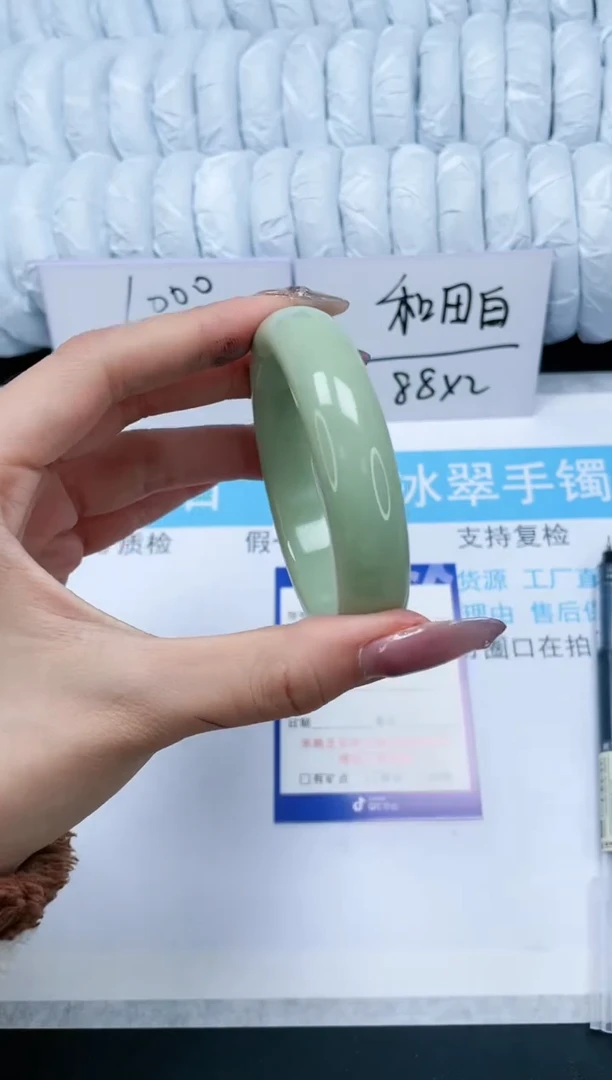 【闪购商品】石英质玉手镯未镶嵌73-57