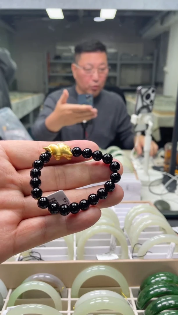 【闪购商品】黑曜岩手镯未镶嵌牛气冲天手串