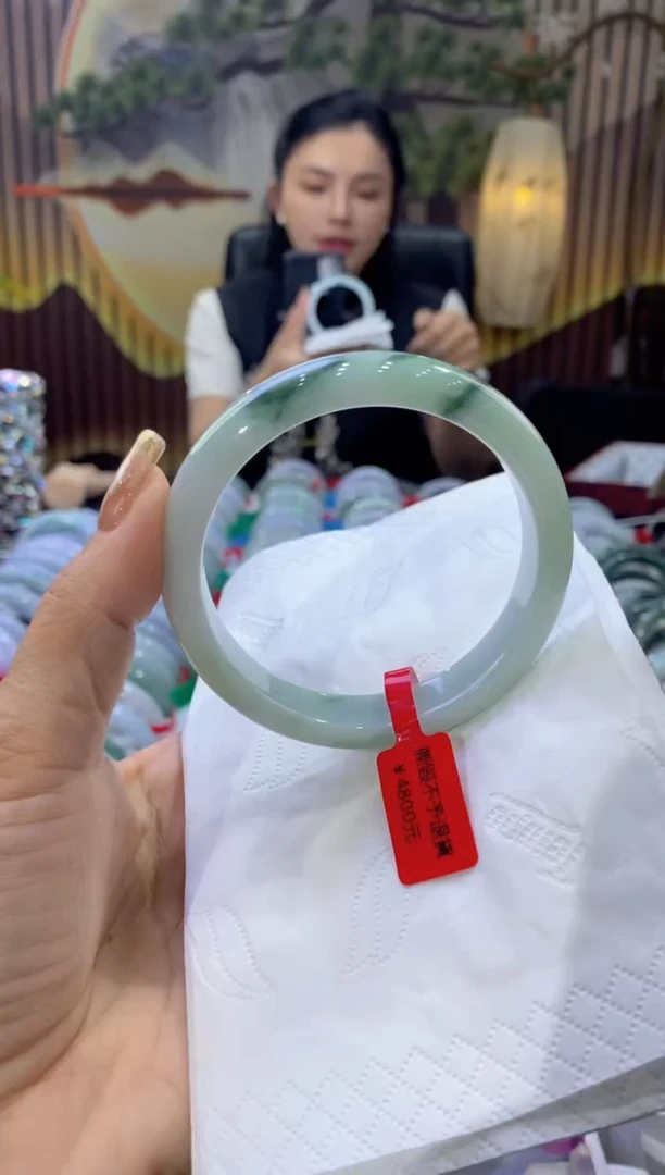 翡翠手镯未镶嵌多人06732