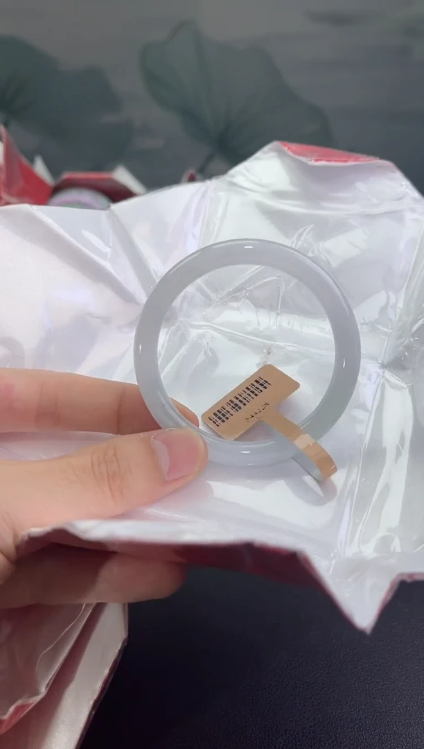 翡翠手镯未镶嵌翡翠手镯9