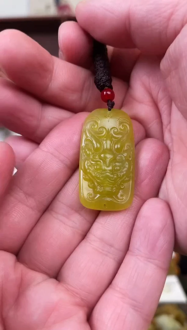 未镶嵌蛇纹石玉颈饰·