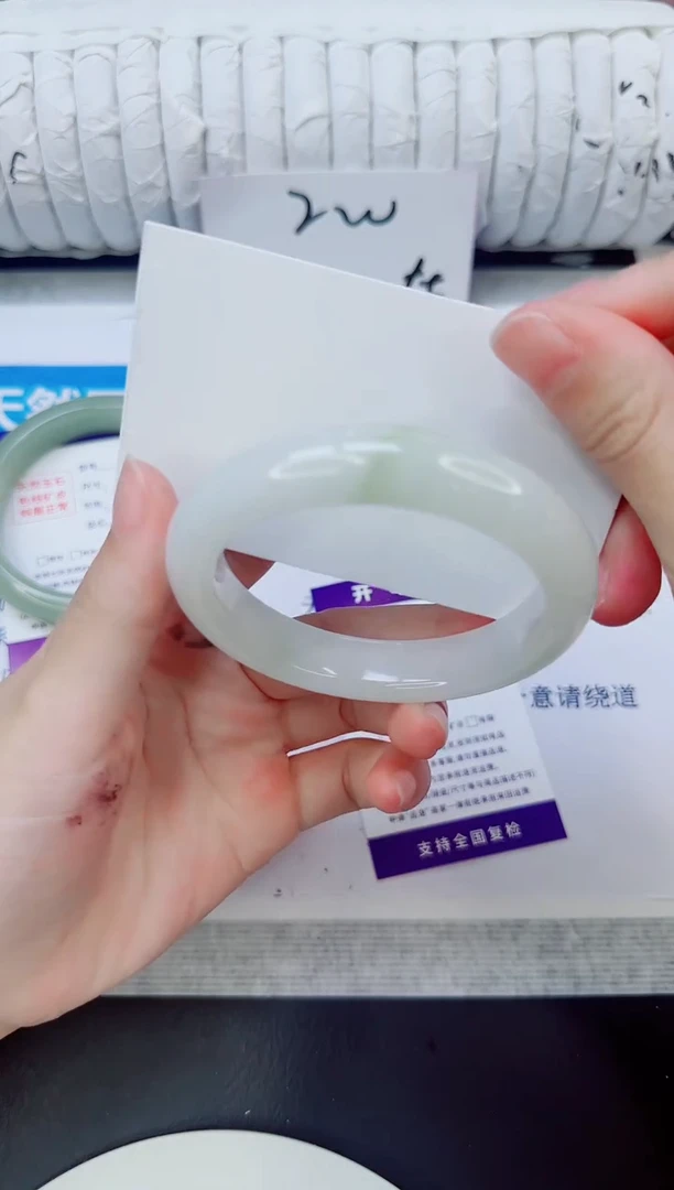 未镶嵌手镯石英质玉126/56