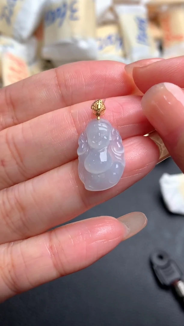 18K金镶嵌挂件翡翠一