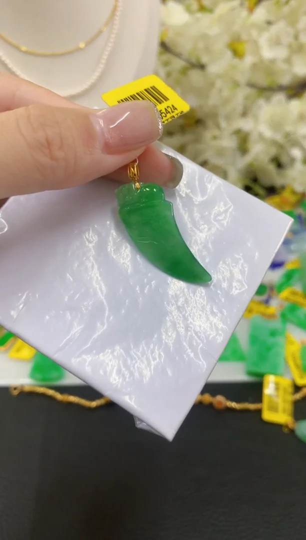 吊坠(不含链)18K金镶嵌翡翠挂件