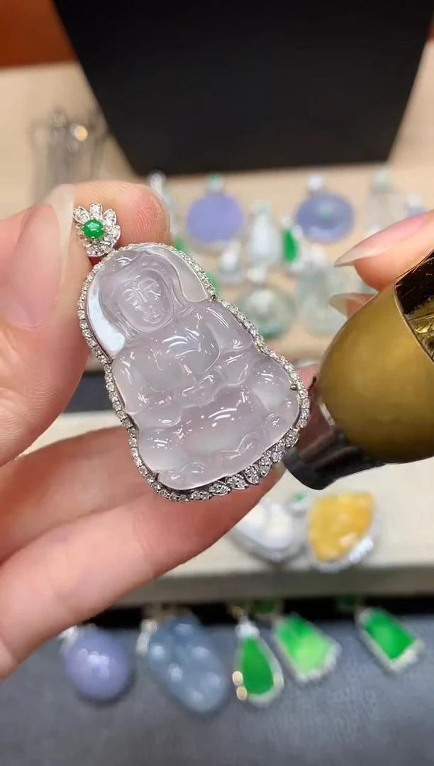 颈饰18K金镶嵌翡翠观音【无服务费