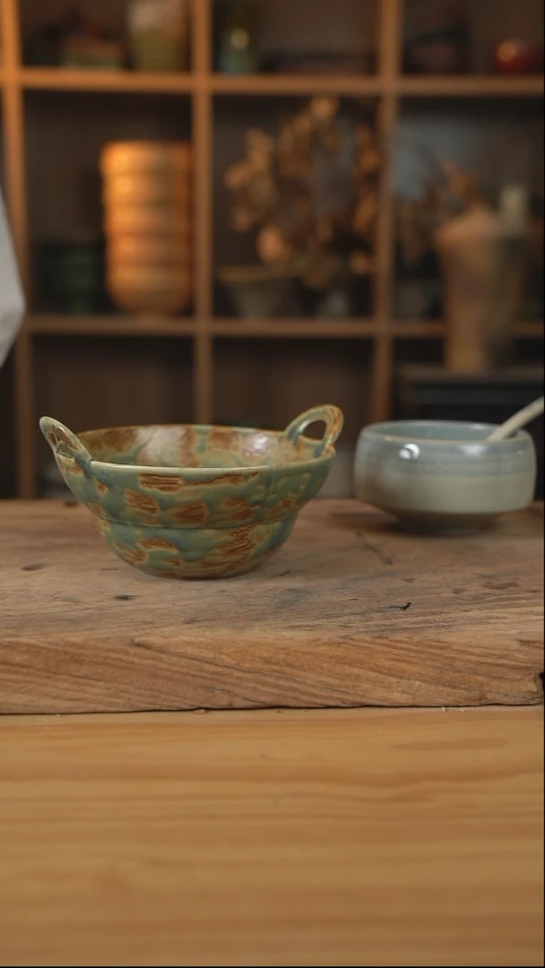 黄绿色的6英寸镂空葫芦面碗