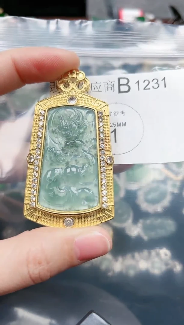 【闪购商品】翡翠颈饰未镶嵌1231赠皮绳