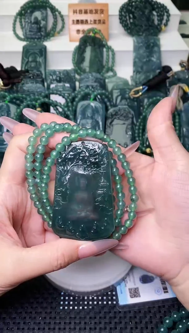 颈饰未镶嵌翡翠