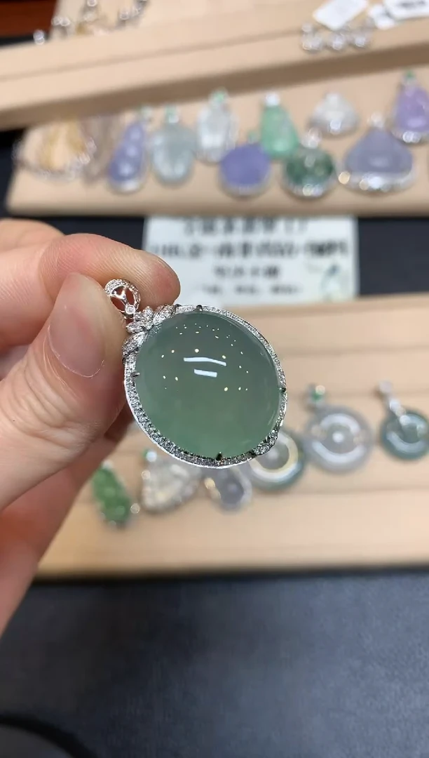 【闪购商品】翡翠颈饰18K金镶嵌蛋面【无服务费】