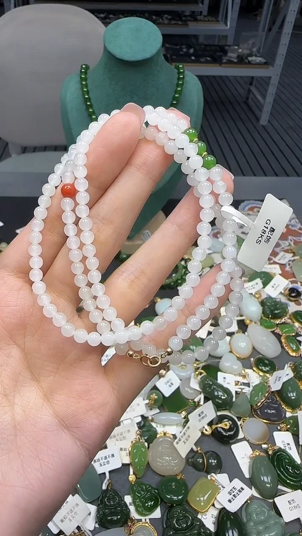 18K金镶嵌和田玉挂件1