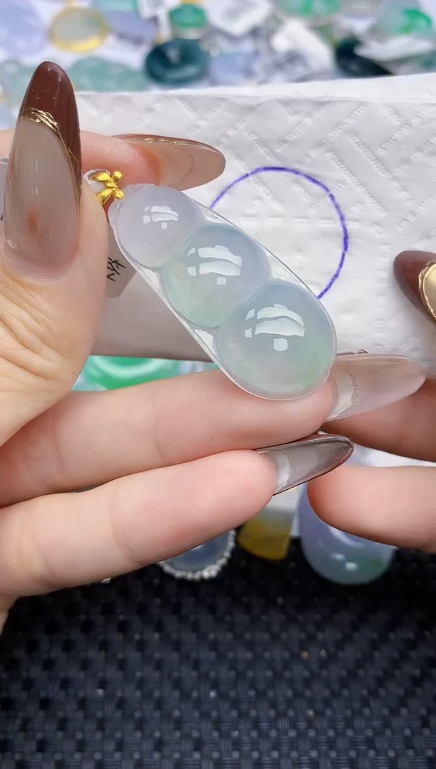 颈饰18K金镶嵌翡翠   天然翡翠A货  百元以上9米证书费自理