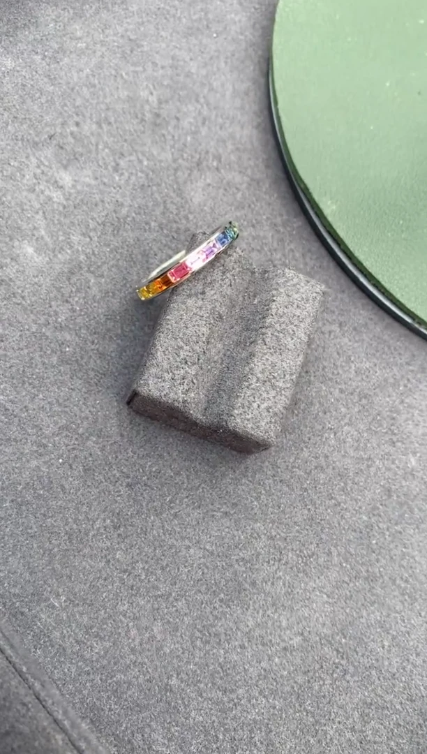 【闪购商品】彩色蓝宝石戒指18K金镶嵌80分彩蓝宝戒指