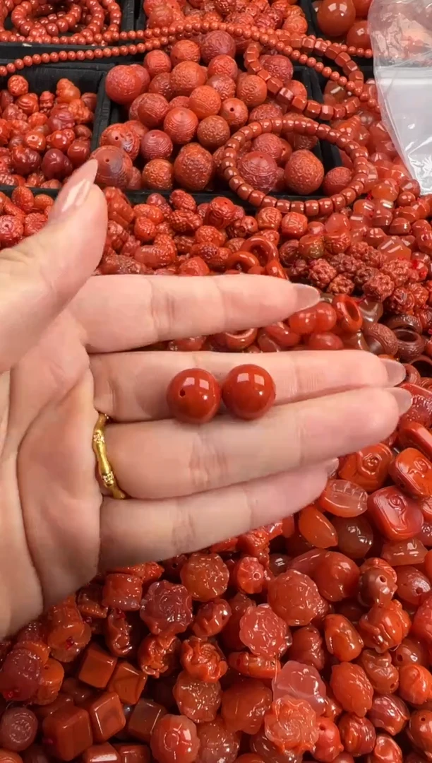 南红玛瑙未镶嵌颈饰1