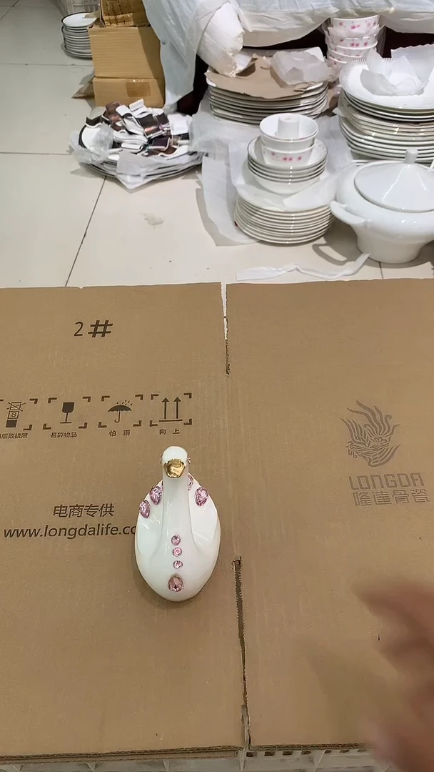 1个天鹅隆达骨质瓷