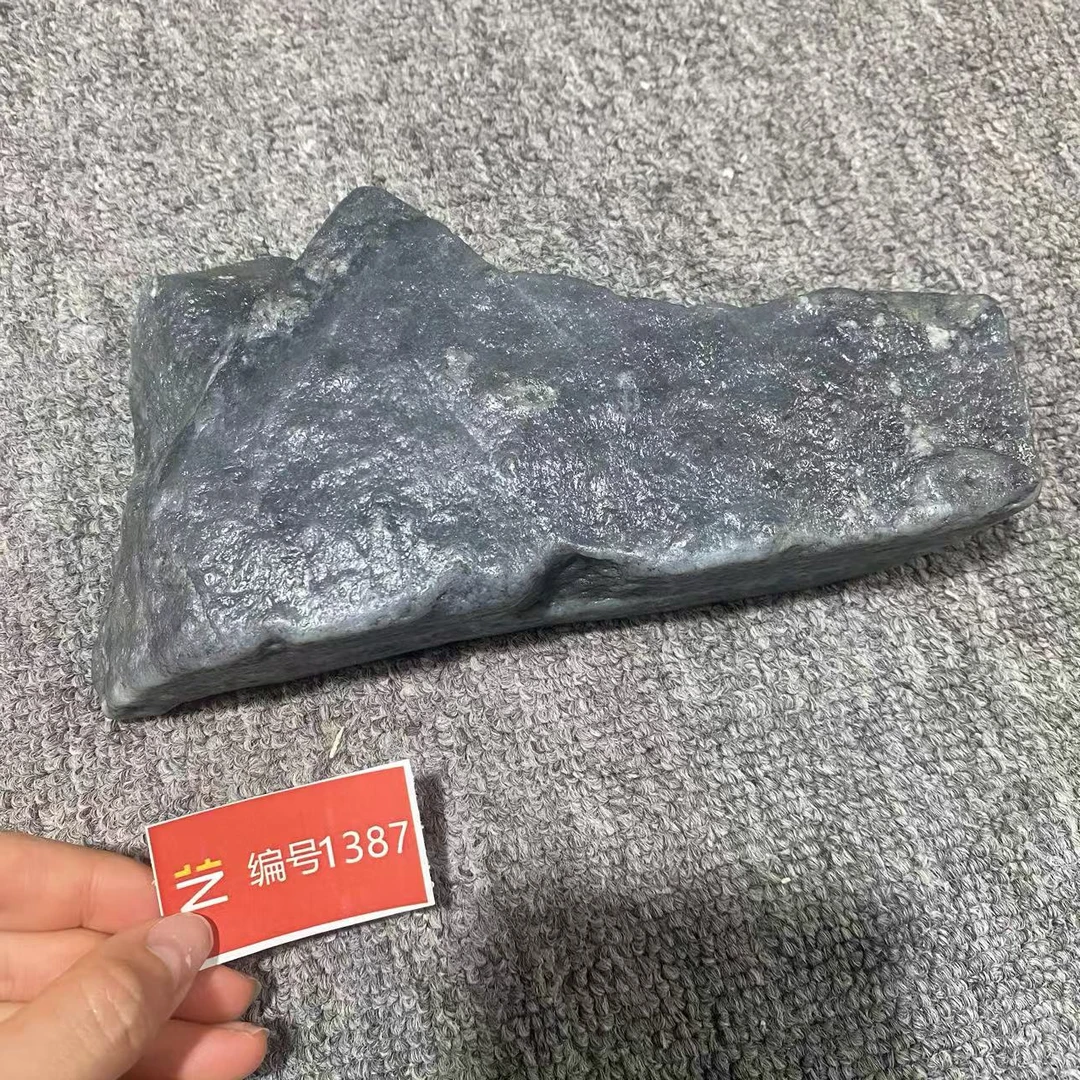 新疆玉料原石发一件编号1387