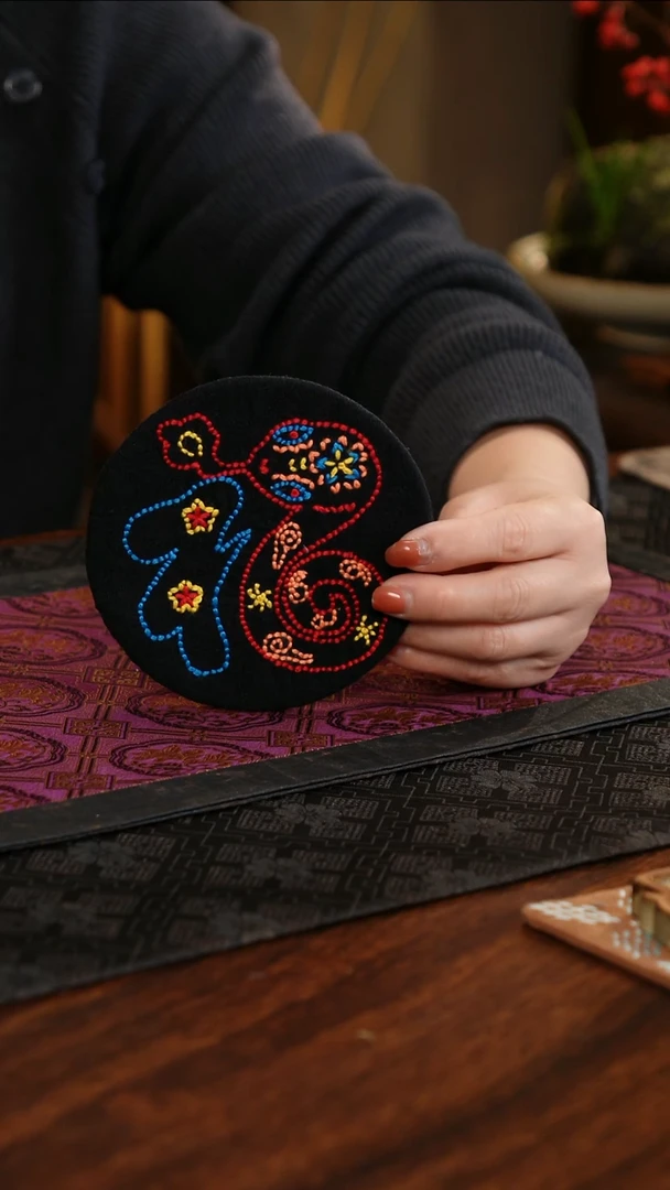 【闪购商品】织绣福蛇圆形杯垫B款