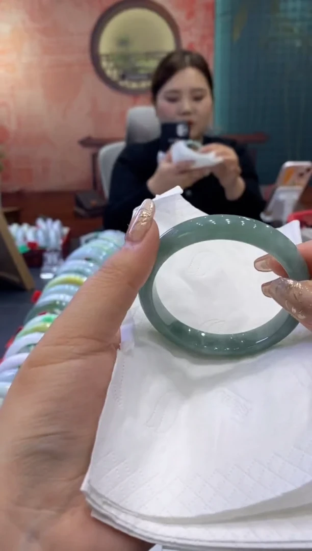 【闪购商品】翡翠手镯未镶嵌多人0011258