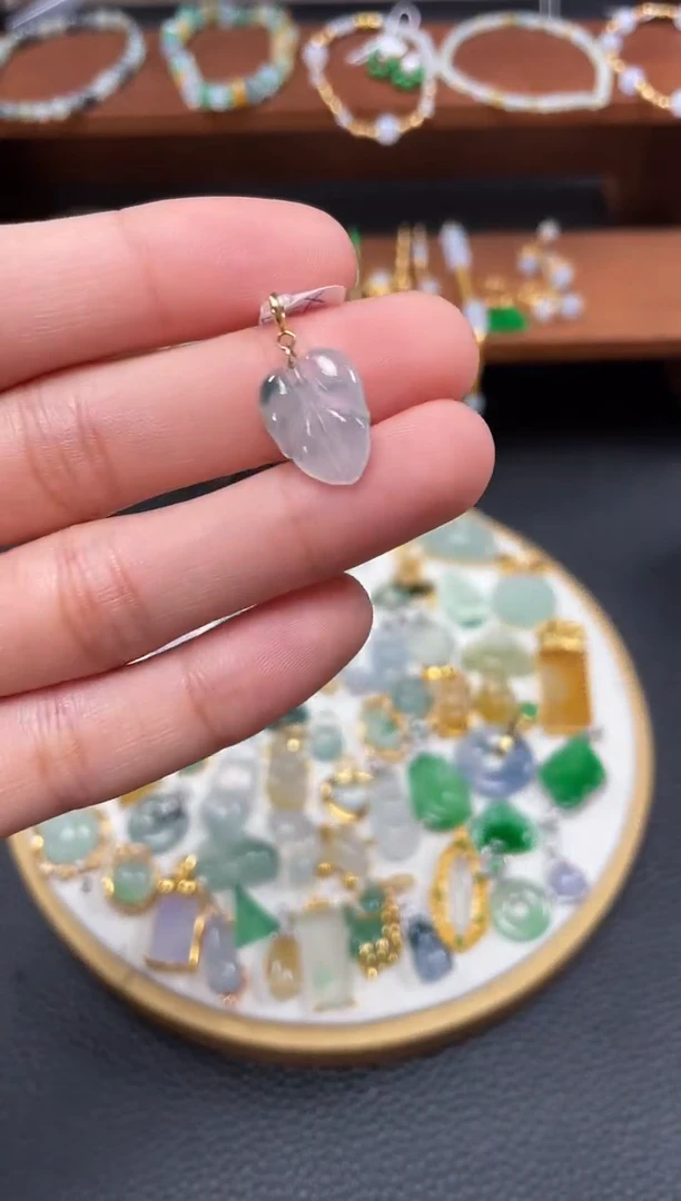 【闪购商品】翡翠吊坠(不含链)18K金镶嵌一个  JK109