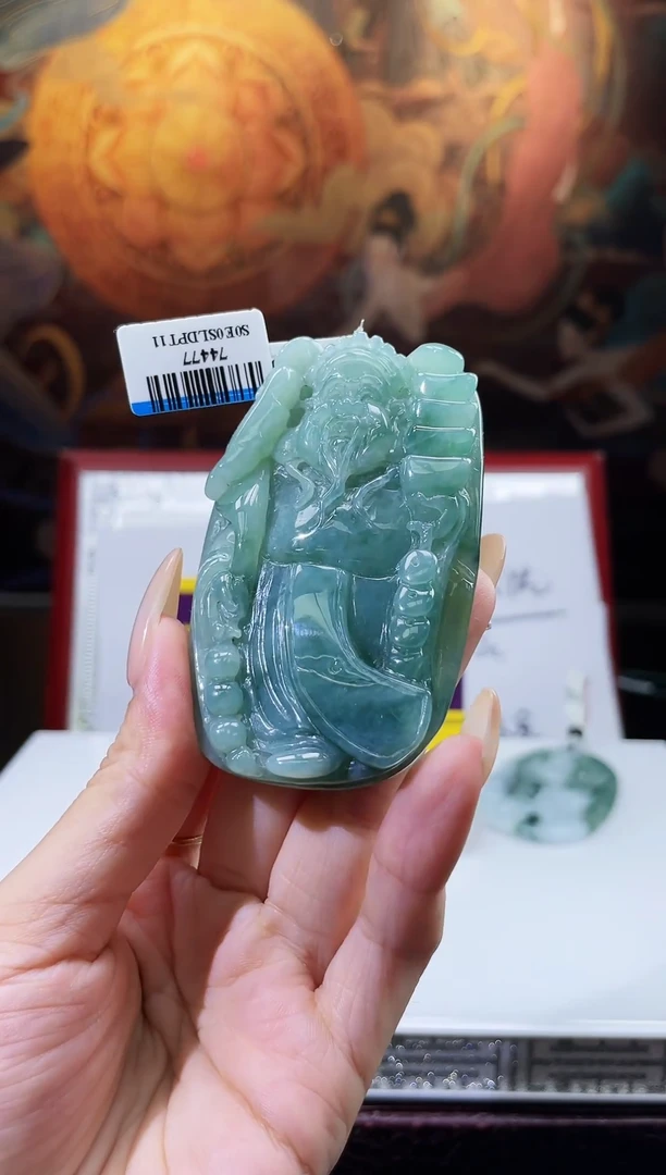 翡翠未镶嵌颈饰多样性发其一