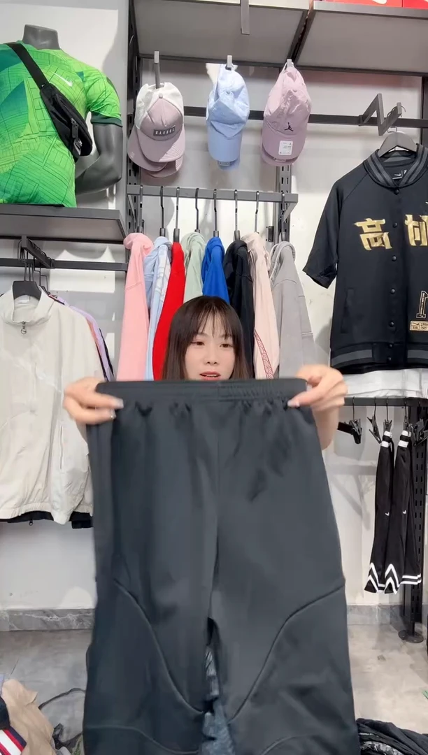 1131 编码 瑕疵款直播间过款为准 尺码140