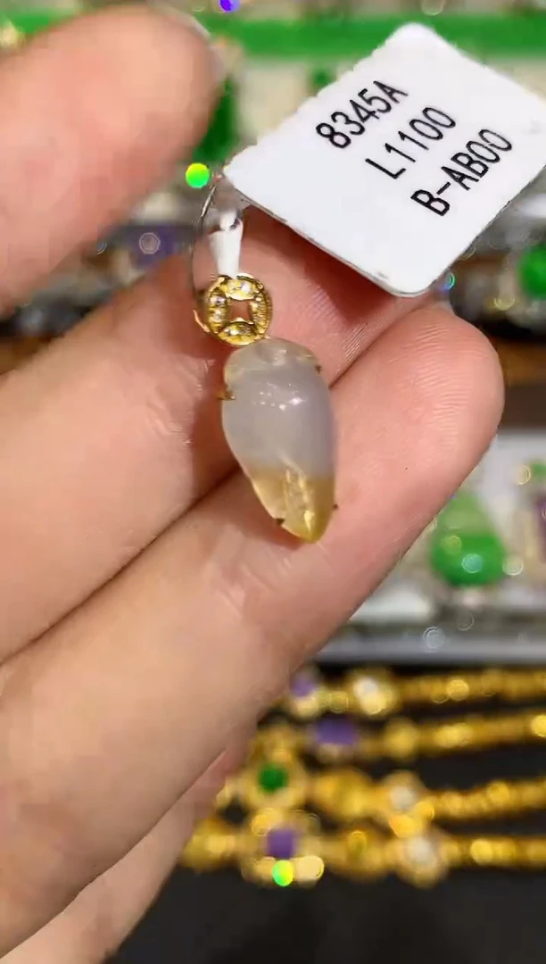 吊坠(不含链)18K金镶嵌翡翠L1100多样性发其一