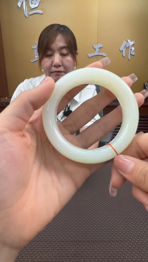 【闪购商品】和田玉手镯未镶嵌57