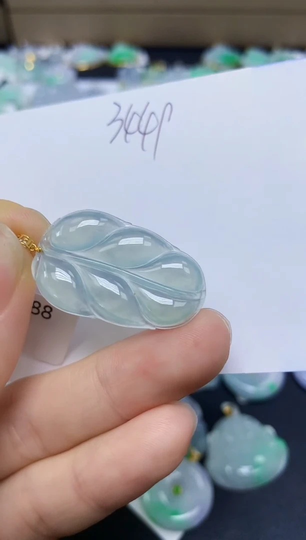 翡翠18K金镶嵌颈饰 天然缅甸翡翠A货