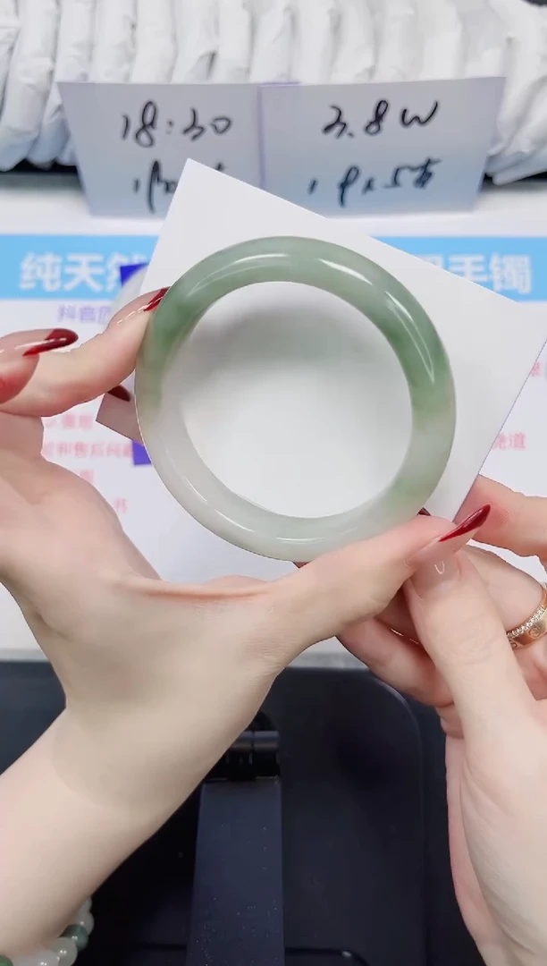 【闪购商品】石英质玉手镯未镶嵌378