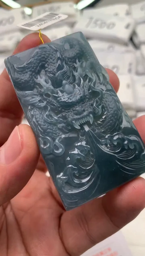 【闪购商品】翡翠颈饰未镶嵌龙牌
