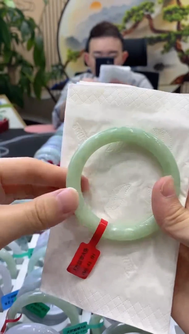 翡翠手镯未镶嵌9394