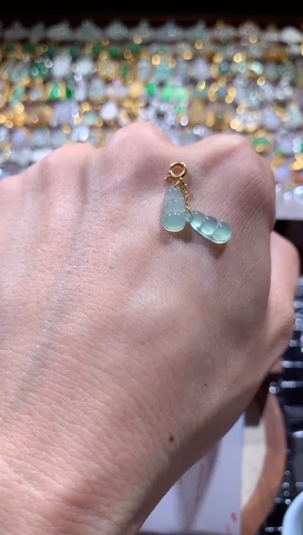 翡翠18K金镶嵌颈饰翡翠