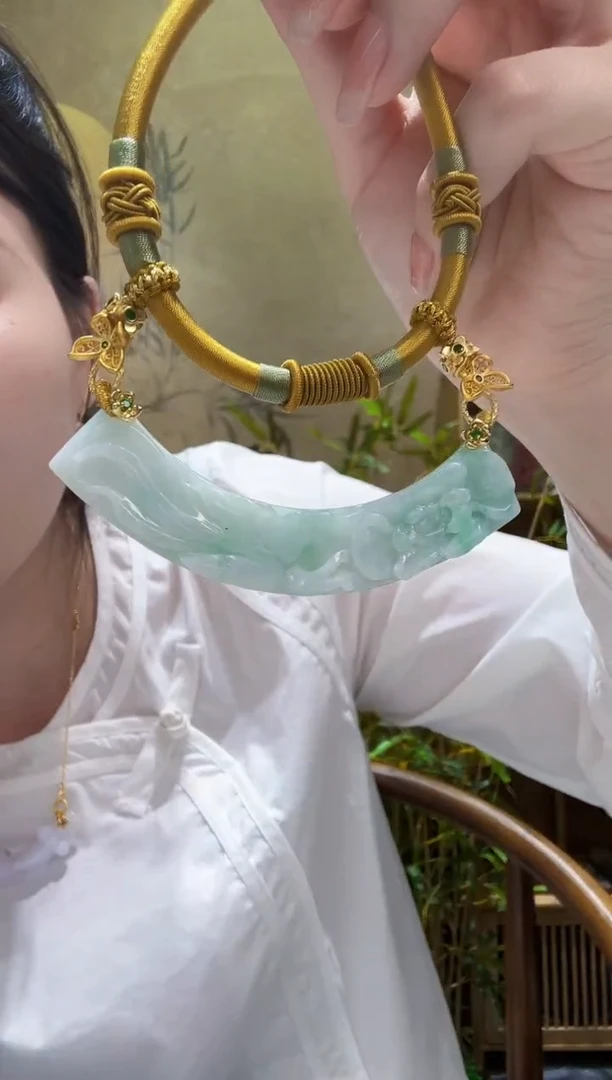 翡翠未镶嵌颈饰吊坠