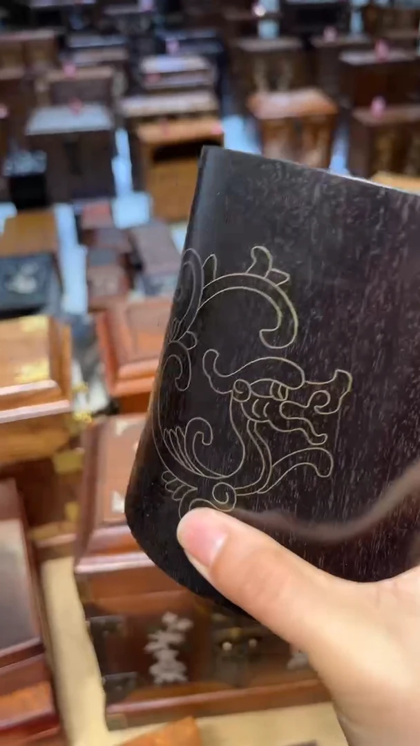 【闪购商品】木龙镶嵌紫檀笔筒