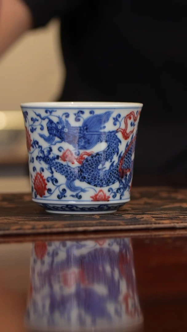 【瓷见如故】古官青玉釉里红龙纹马蹄直口杯