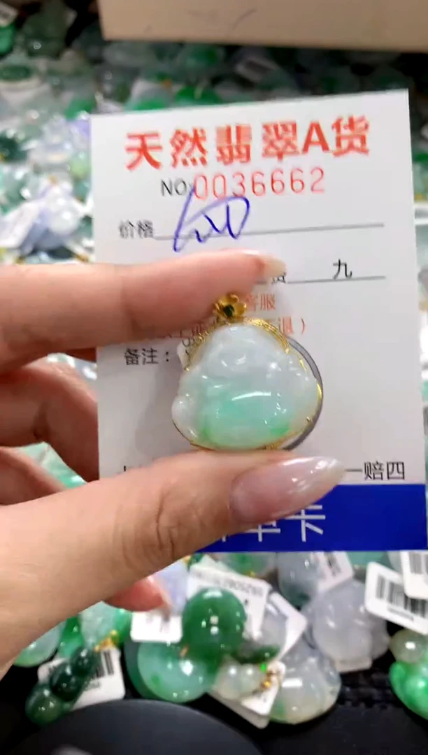 颈饰18K金镶嵌翡翠1111111111111111