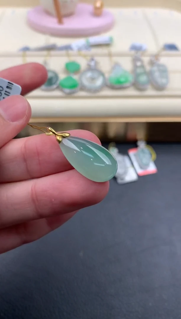 【闪购商品】翡翠颈饰18K金镶嵌D774