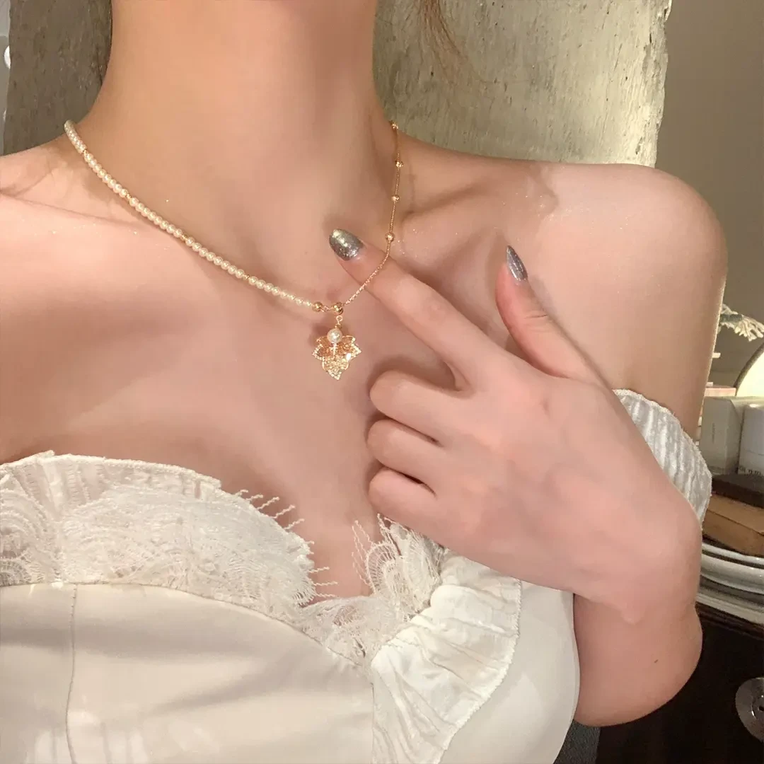 铜合金锆石吊坠 枫叶珍珠女秋冬氛围感毛衣链轻奢小众高级锁骨链