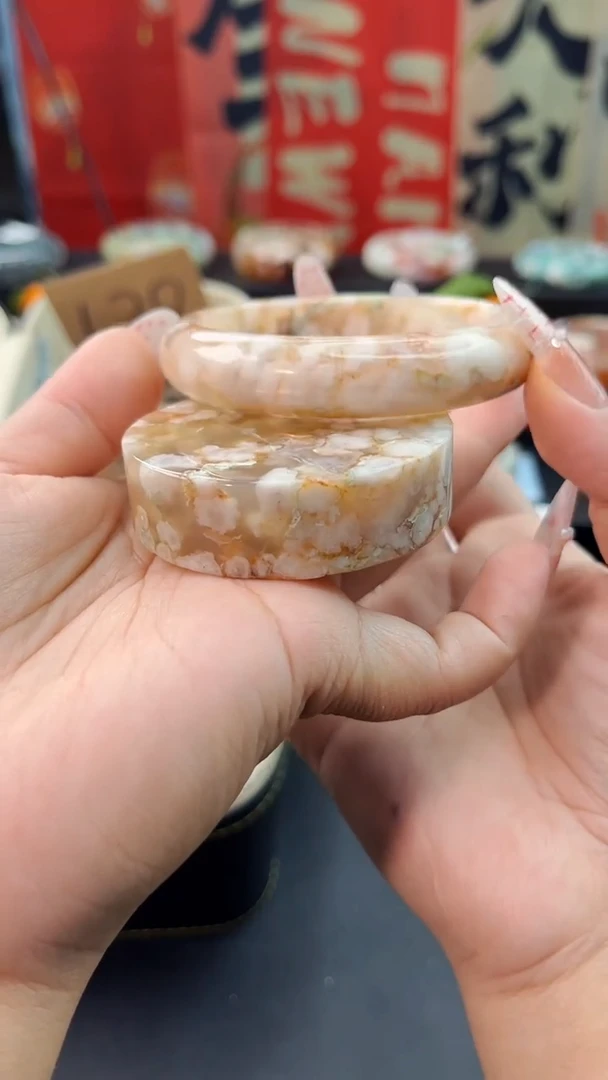 【闪购商品】石英质玉手镯未镶嵌赠送镯心（59圈口）