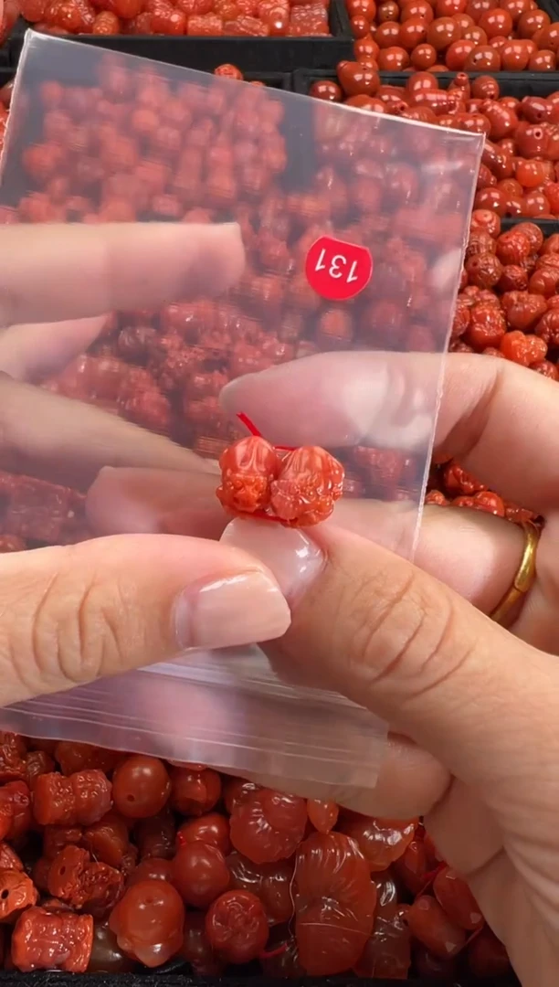 颈饰未镶嵌南红玛瑙1