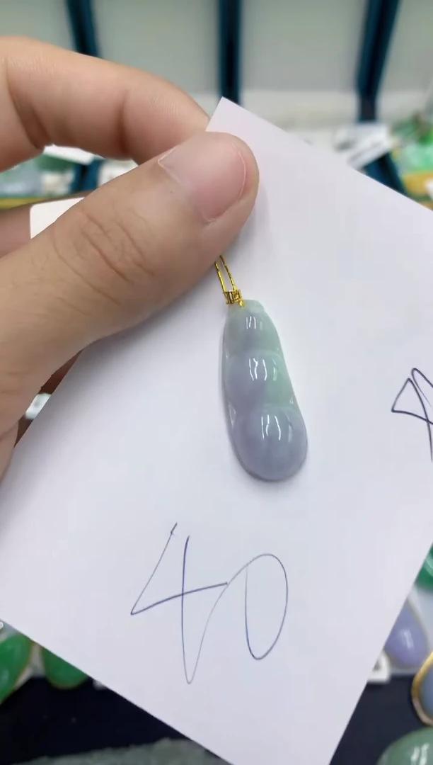 翡翠挂件18K金镶嵌翡翠
