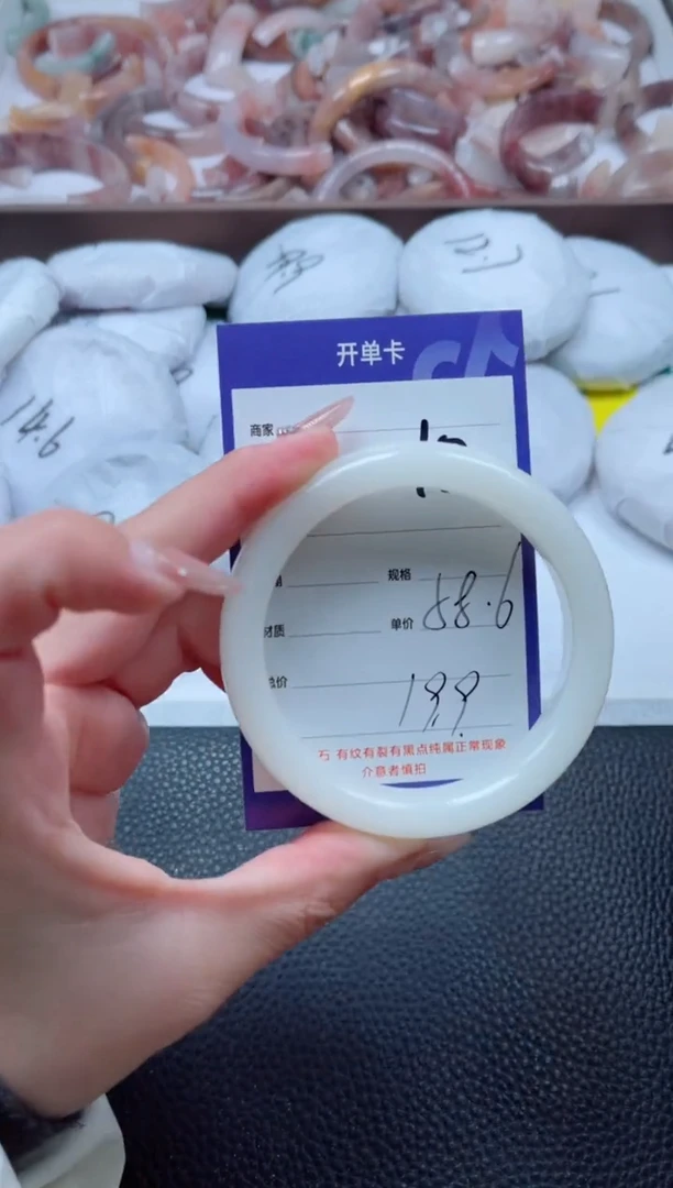 【闪购商品】石英质玉手镯未镶嵌152-58