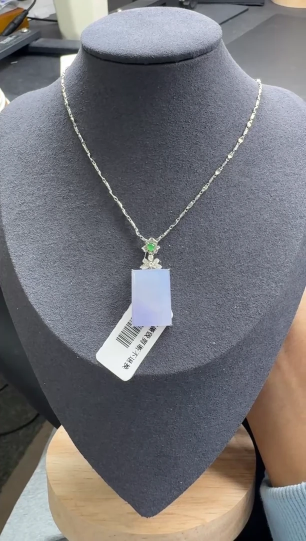 【闪购商品】翡翠颈饰18K金镶嵌YM542-3无事牌