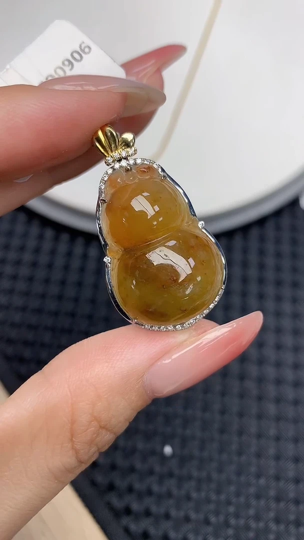 翡翠18K金镶嵌颈饰天然翡翠a货