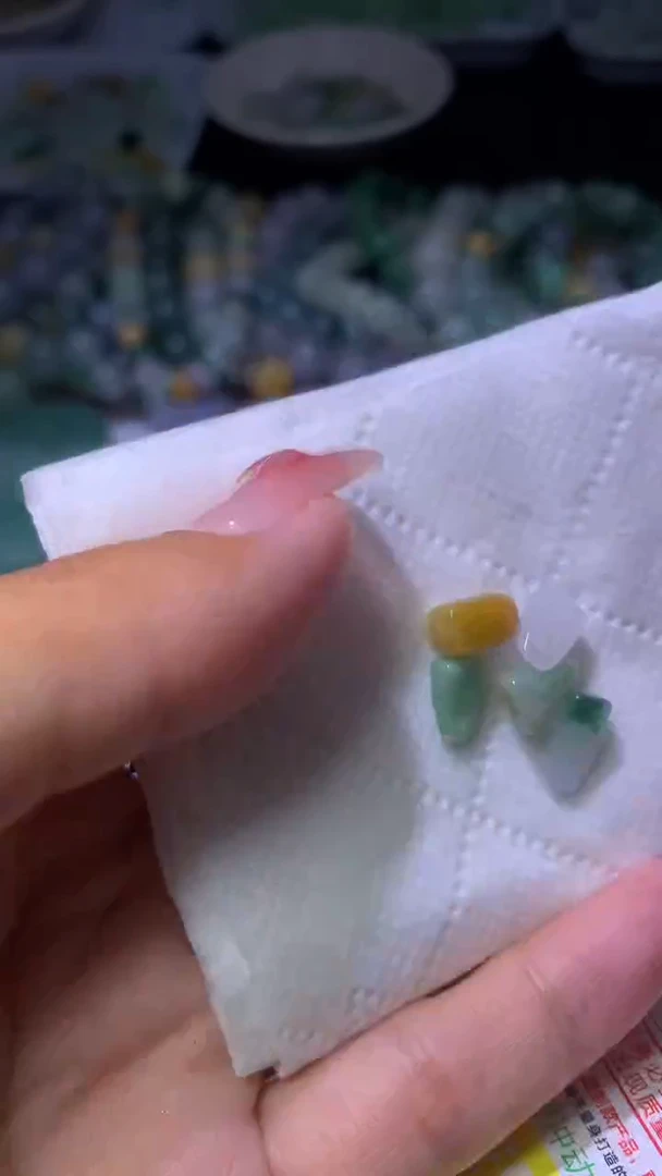 翡翠未镶嵌颈饰MXX022527