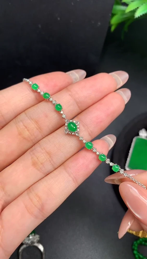 颈饰18K金镶嵌翡翠手链