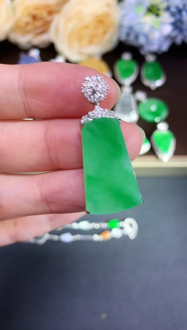 吊坠(不含链)18K金镶嵌翡翠62|