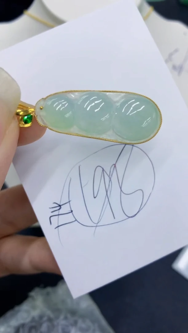 翡翠18K金镶嵌颈饰11111111111