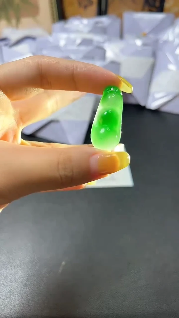 翡翠未镶嵌颈饰时尚女士精品吊坠