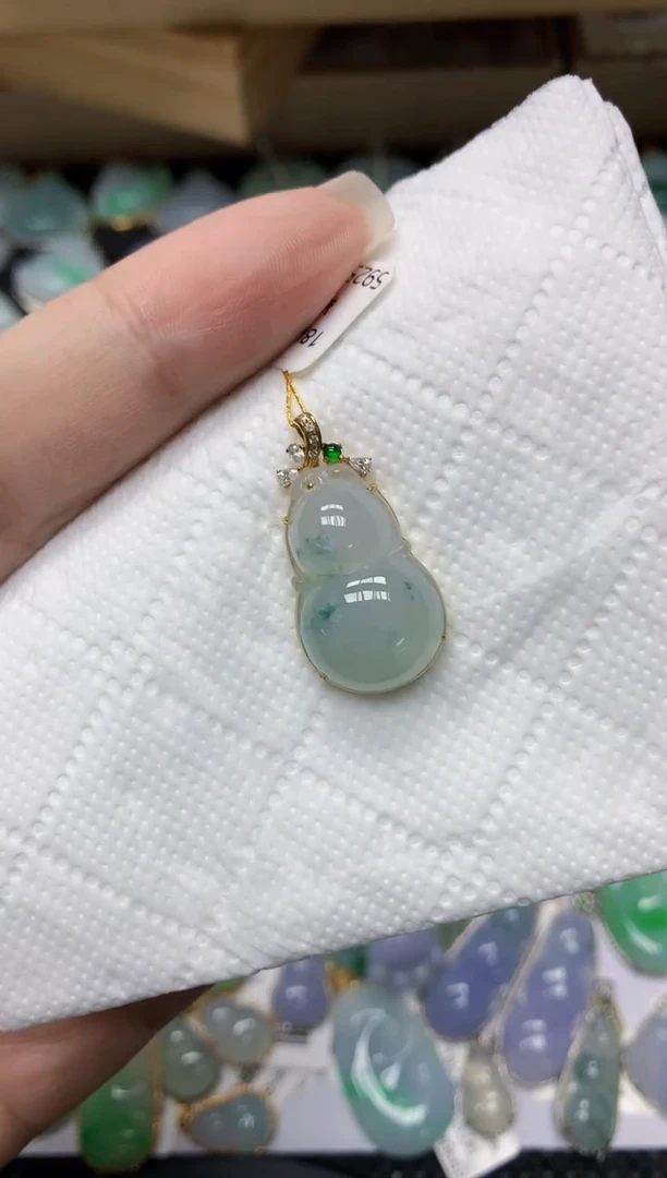 颈饰18K金镶嵌翡翠111111